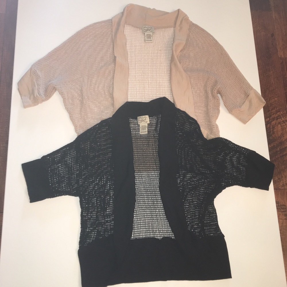 2 shrugs 1 Black 1 tan
